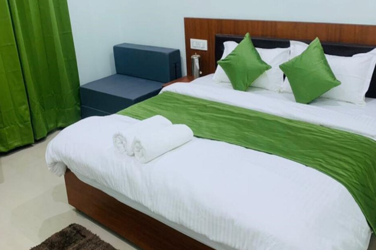 Deluxe hotel in govindghat